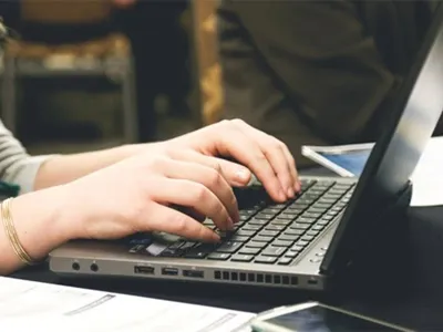 Alteração de volume antes e depois da regeneração de resina catiônica fracamente ácida